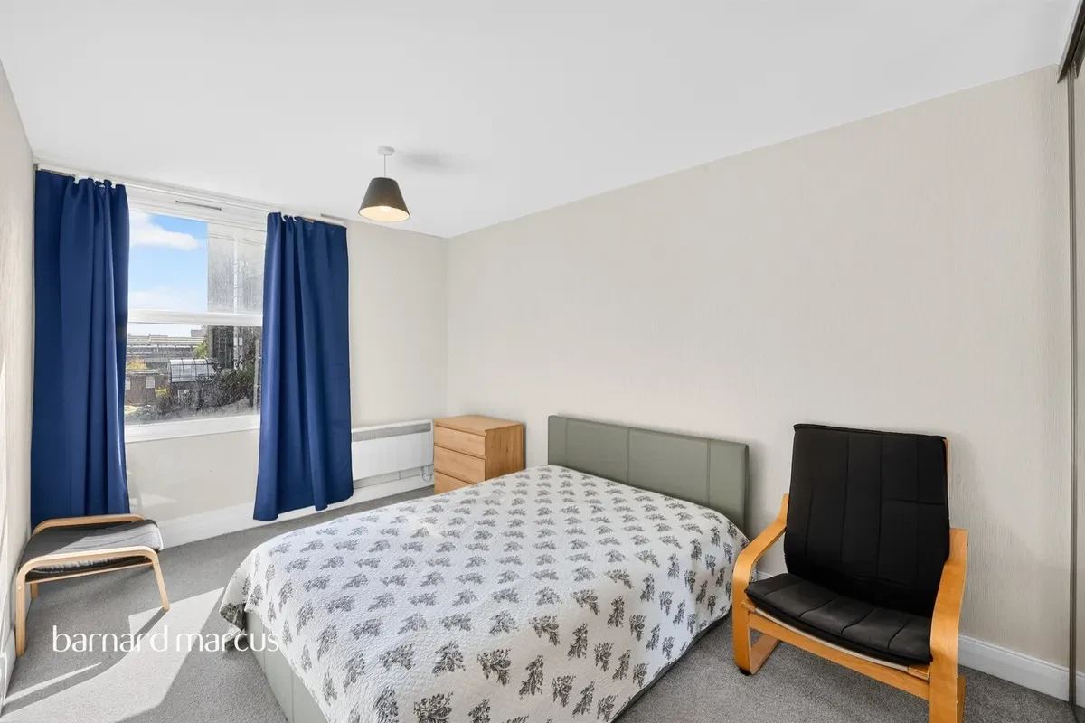 Sullivan Close, London - image 5