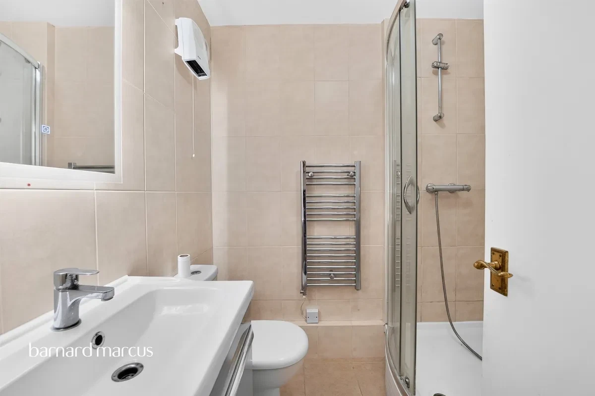 Sullivan Close, London - image 7