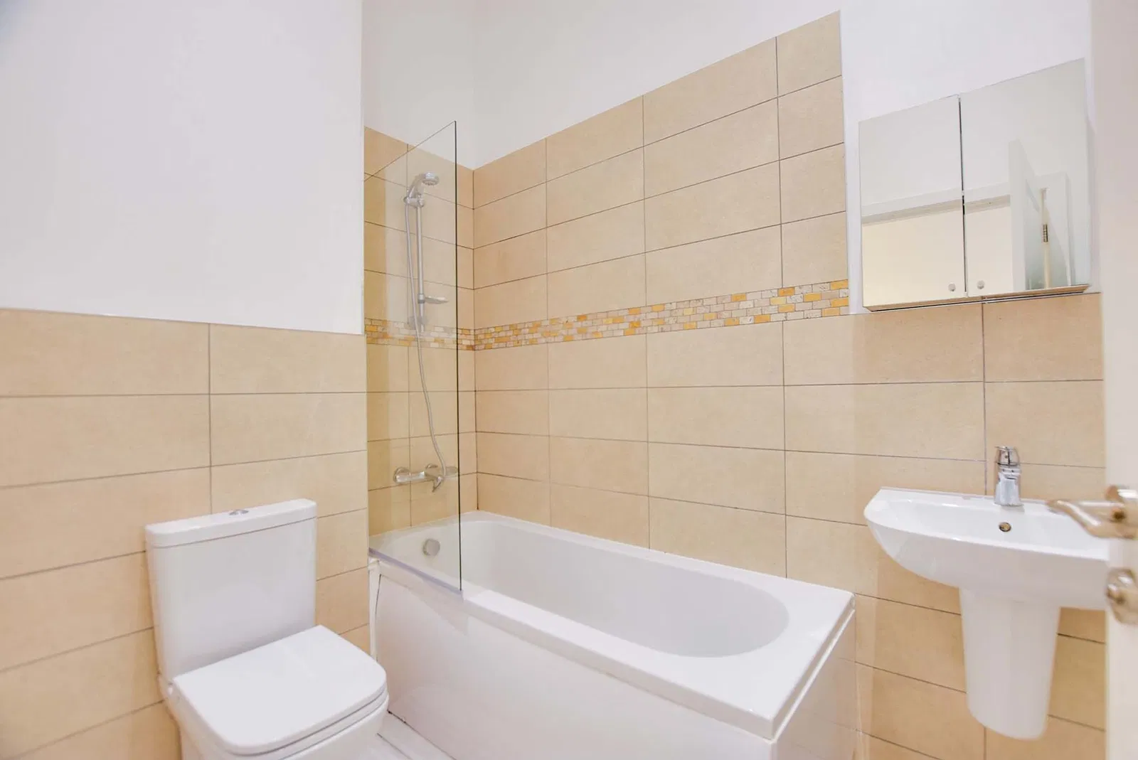 Wheatsheaf Court, Knighton Fields, Leicester - image 3