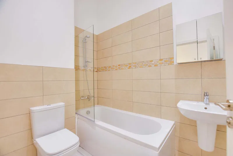 Wheatsheaf Court, Knighton Fields, Leicester - image 3