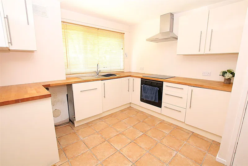 11, Alder Court, Northampton, NN3 8UQ - image 3