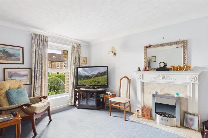 Flat for over 60's, 14, Avon Court, Beaufort Road, Clifton, BS8 2JT - image 2