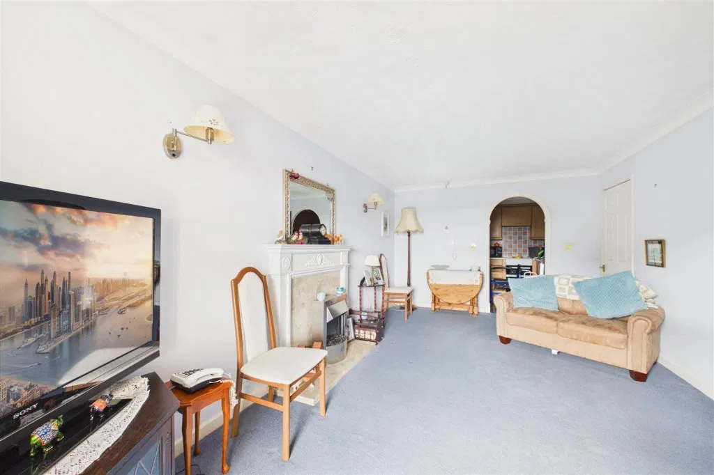 Flat for over 60's, 14, Avon Court, Beaufort Road, Clifton, BS8 2JT - image 5