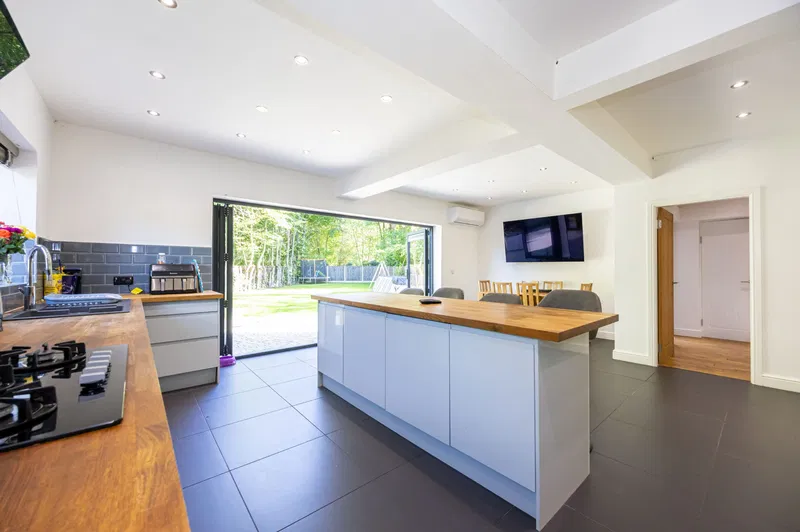 The Grove, Flixton, M41 6JB - image 2