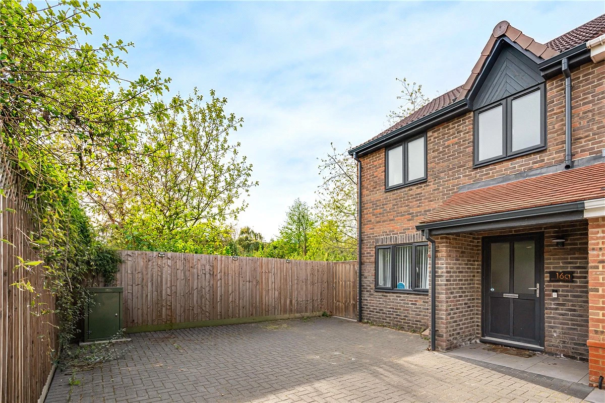 16a Moore Close, Cambridge, CB4 - image 1