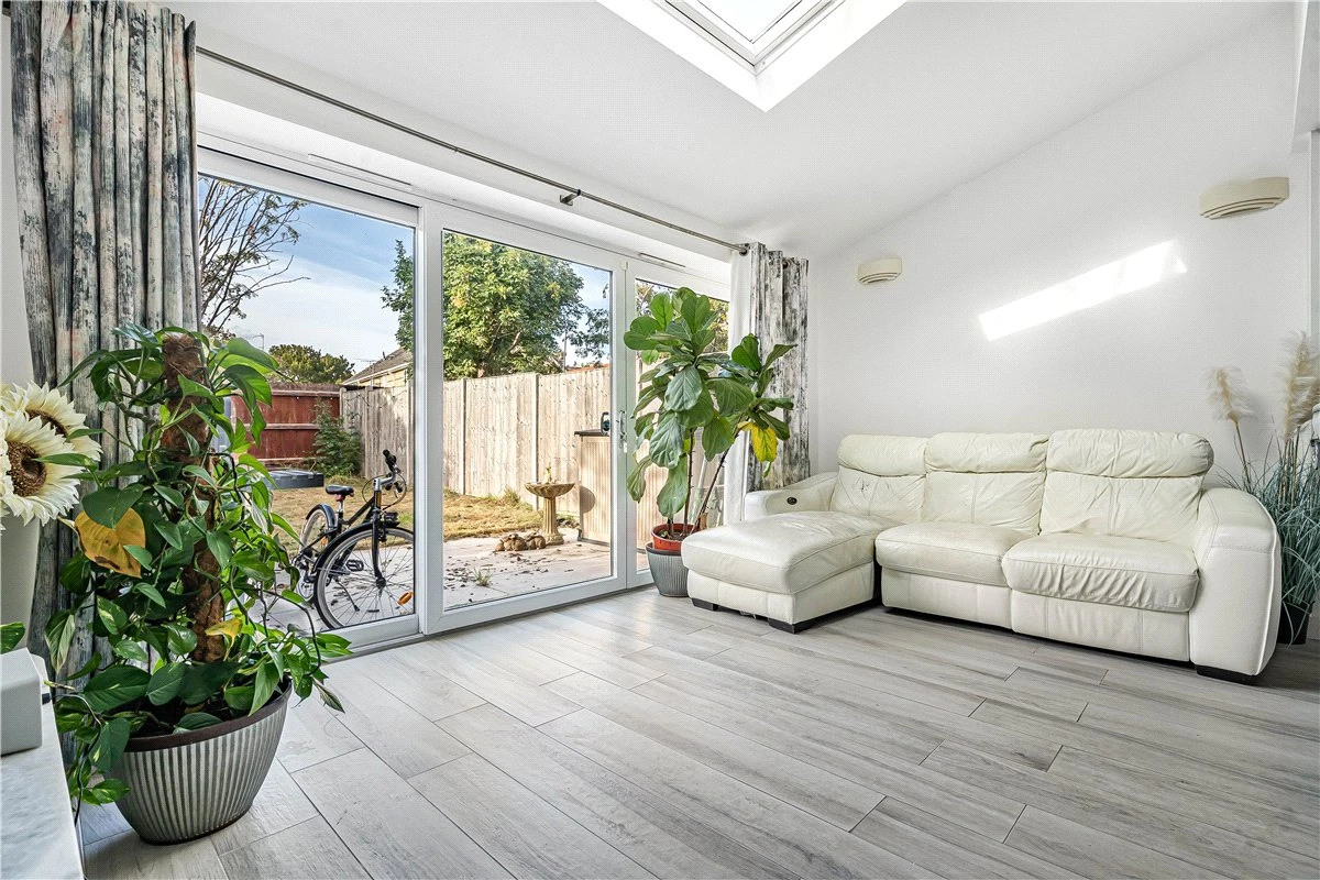 16a Moore Close, Cambridge, CB4 - image 3