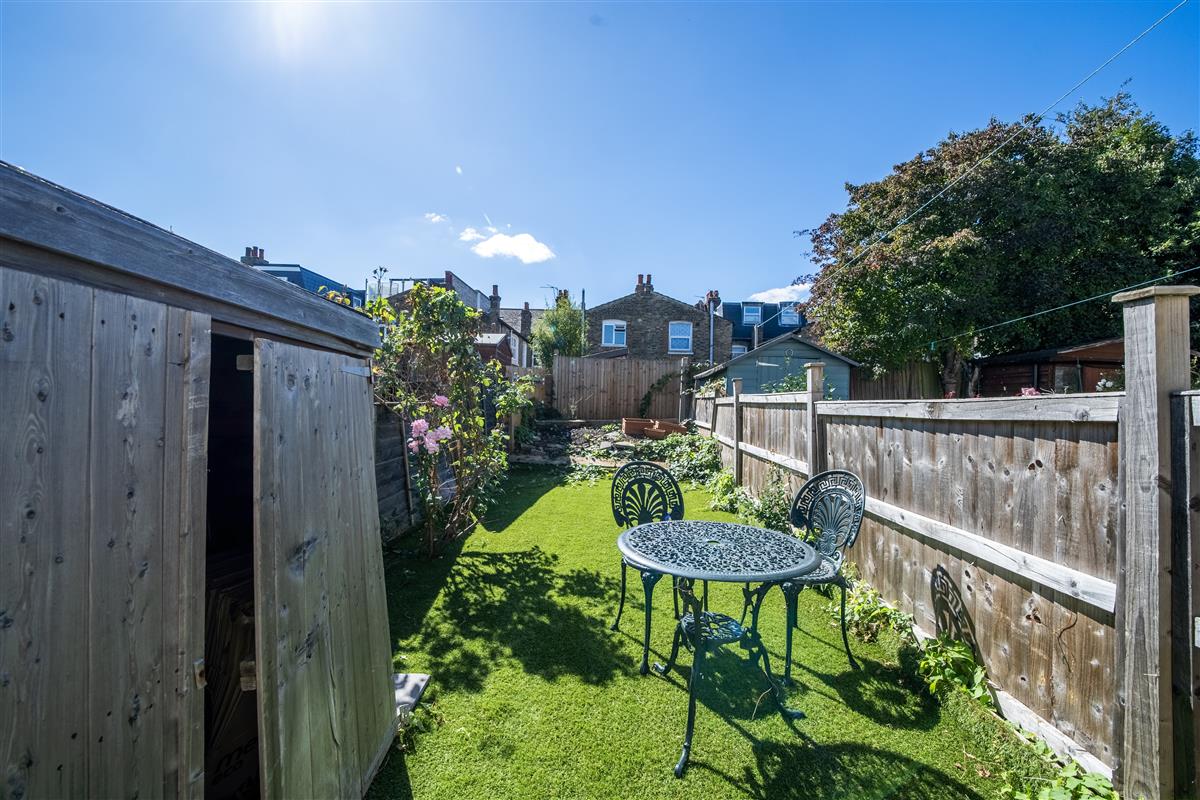 Himley Road, SW17 - image 12