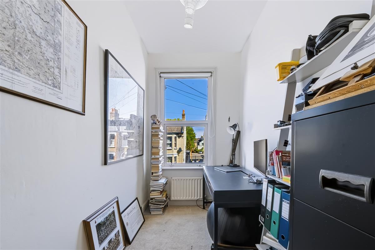 Himley Road, SW17 - image 6