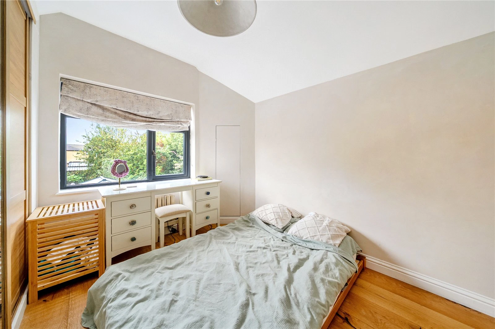 Russell Road, Walton-On-Thames, KT12 2LA - image 13