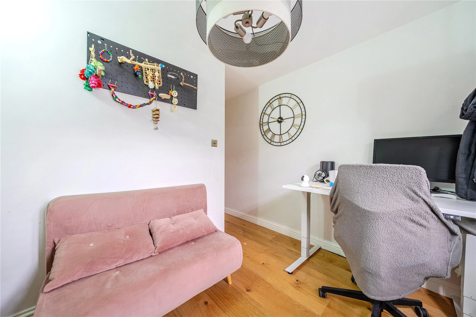 Russell Road, Walton-On-Thames, KT12 2LA - image 15