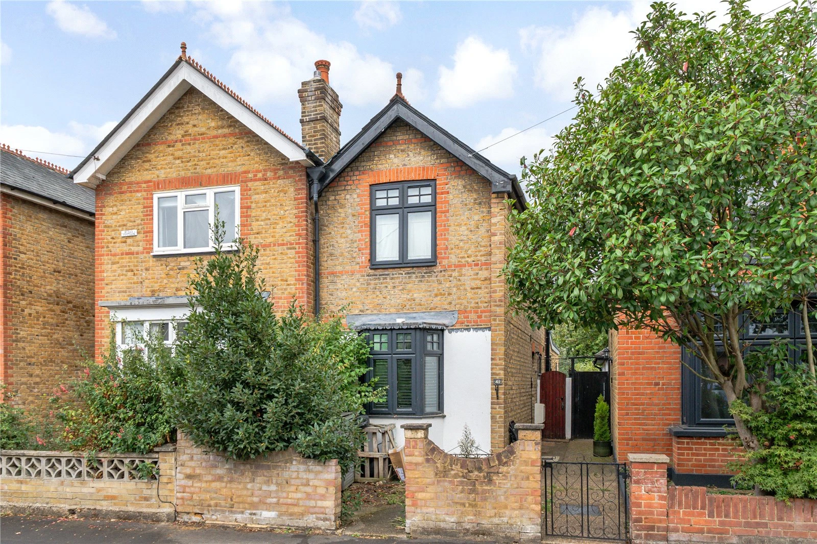 Russell Road, Walton-On-Thames, KT12 2LA - image 1