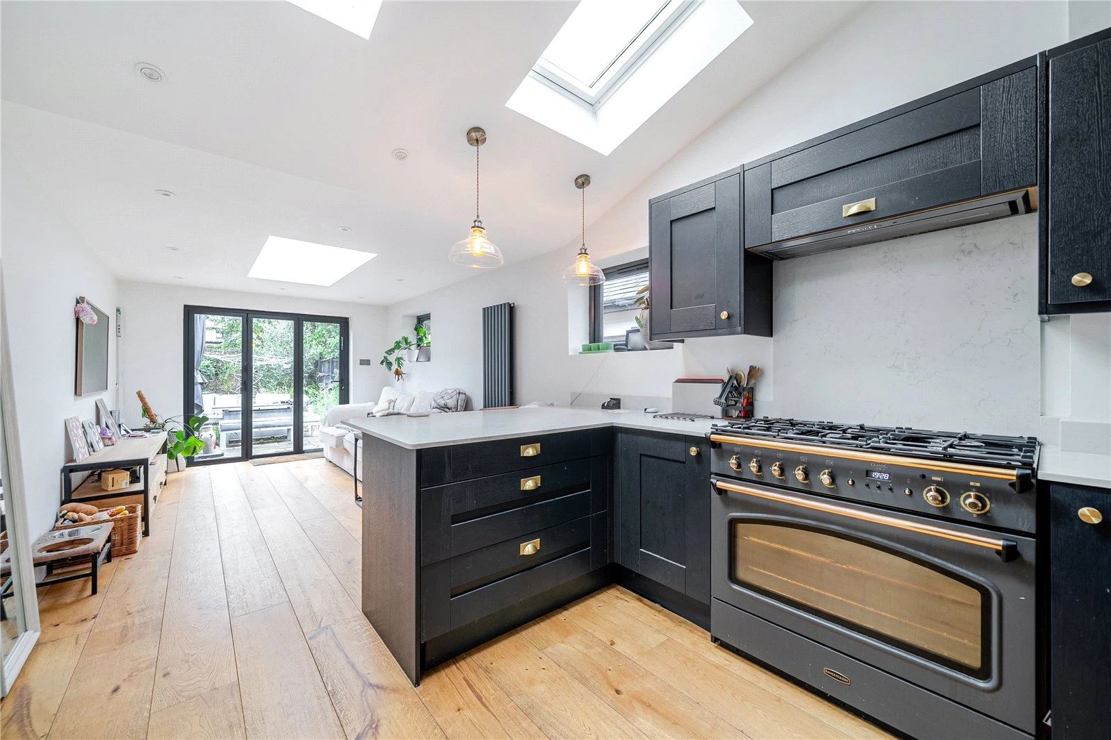 Russell Road, Walton-On-Thames, KT12 2LA - image 4