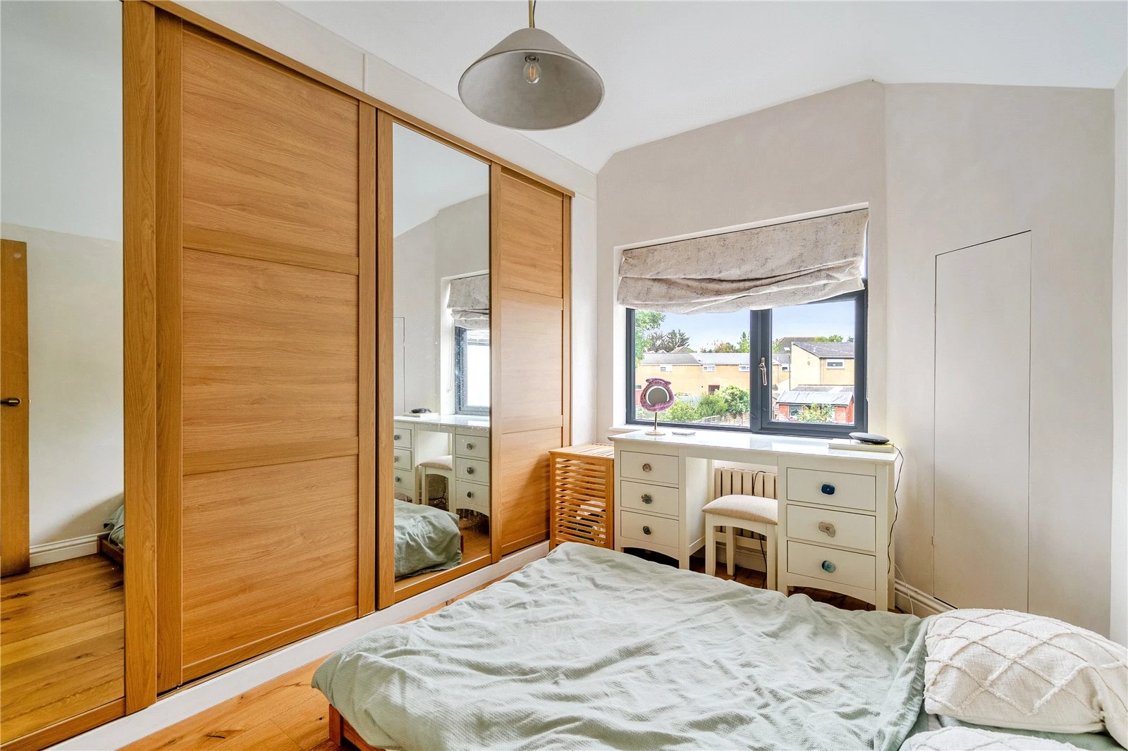 Russell Road, Walton-On-Thames, KT12 2LA - image 8