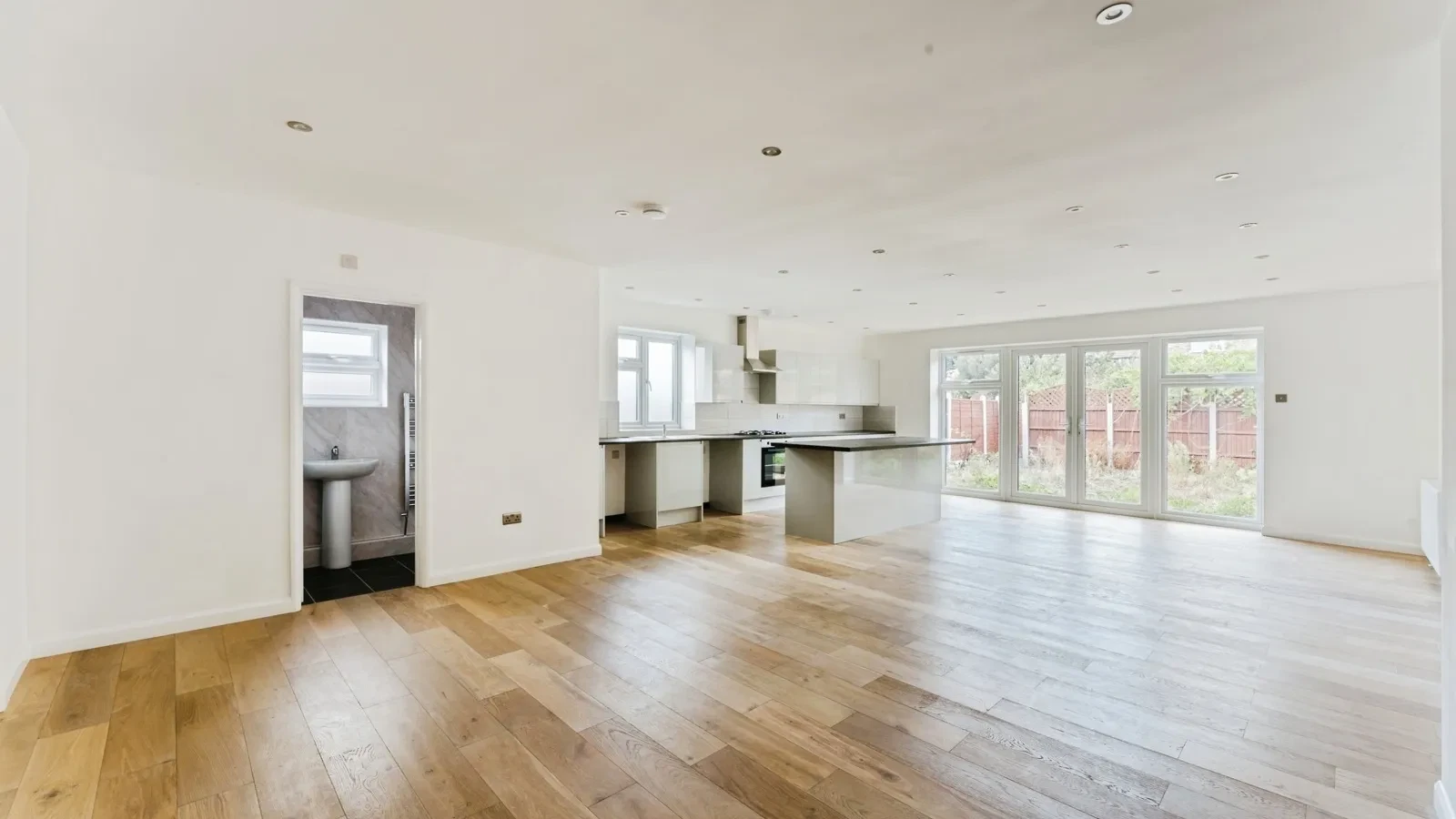 Grosvenor Road, Leyton, E10 - image 13