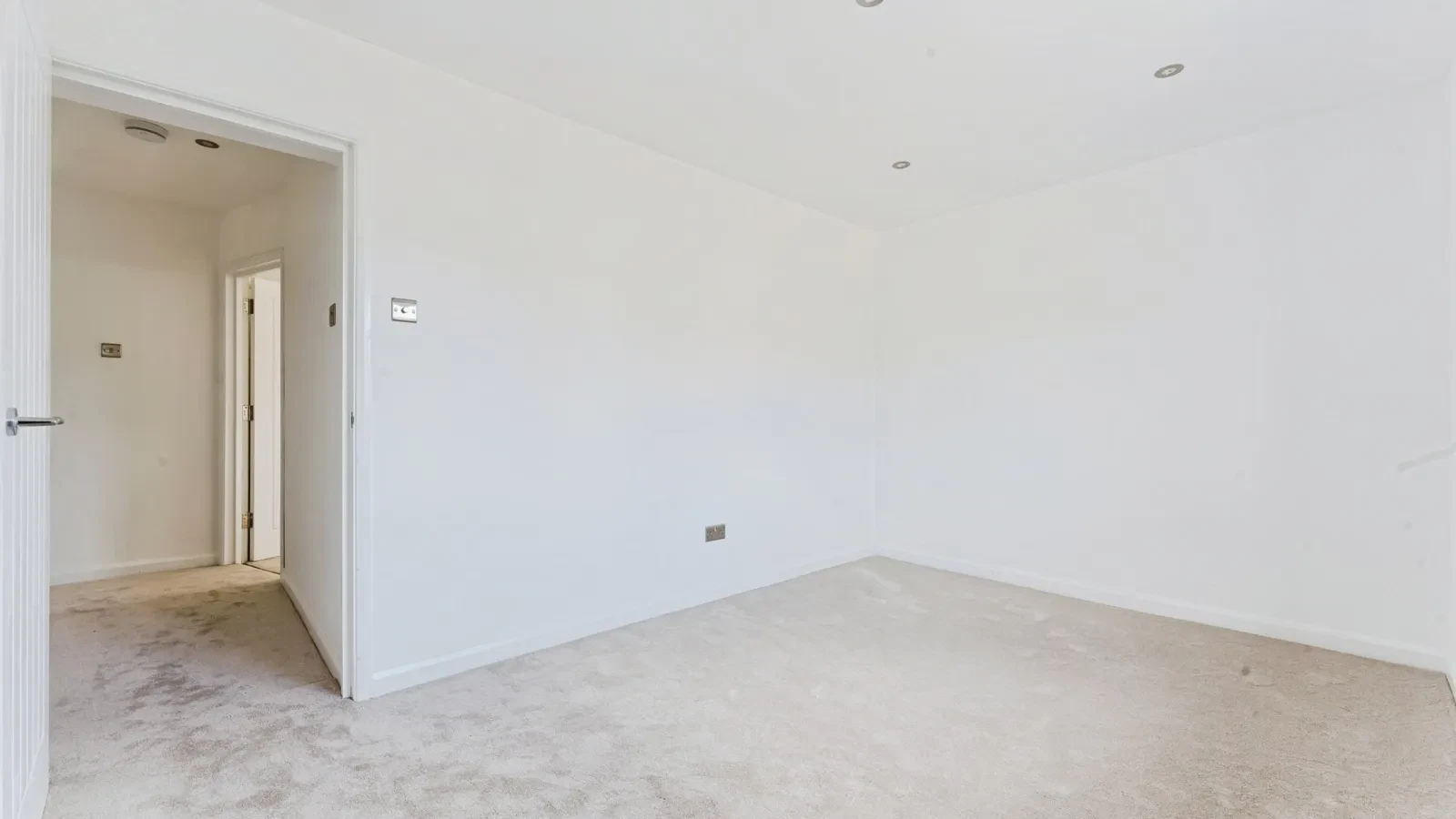 Grosvenor Road, Leyton, E10 - image 16