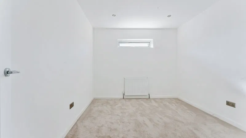 Grosvenor Road, Leyton, E10 - image 3