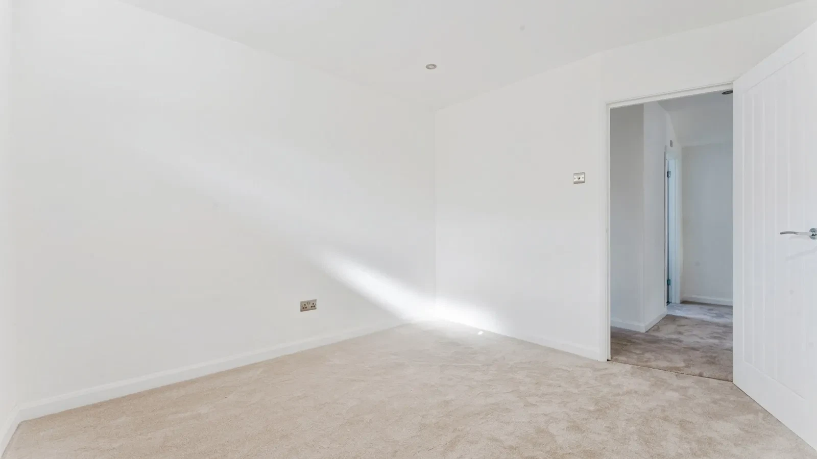 Grosvenor Road, Leyton, E10 - image 7