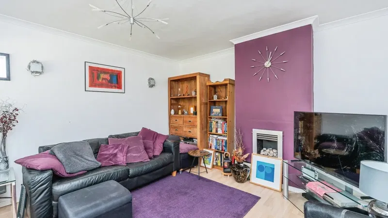 Midanbury Lane, Southampton, Hampshire, SO18 - image 2