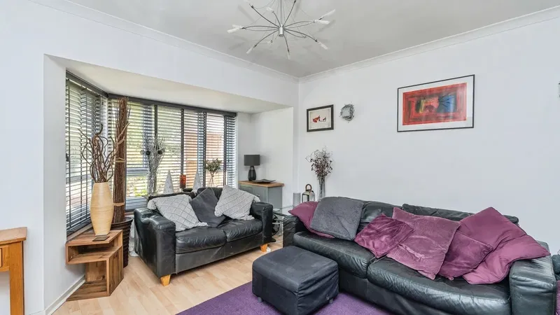 Midanbury Lane, Southampton, Hampshire, SO18 - image 3