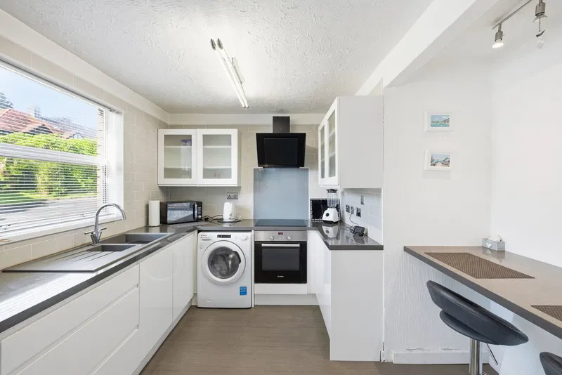 Gilbertscliffe, Southward Lane, Langland, Swansea SA3 4QS - image 3