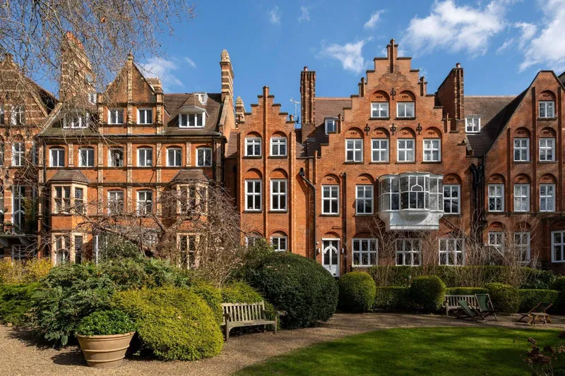 Chelsea house prices & property market 2026: median £1.6m, October ...