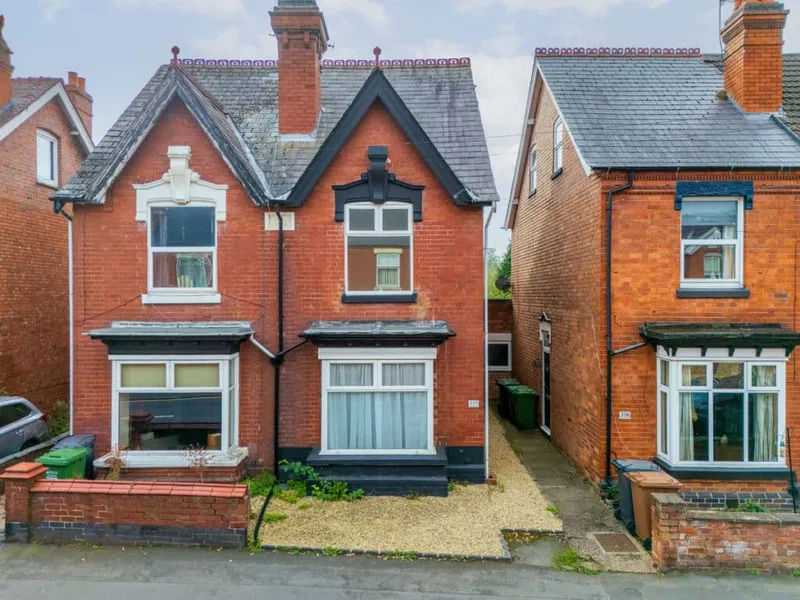 Hurcott Road, Kidderminster, DY10 3QX
