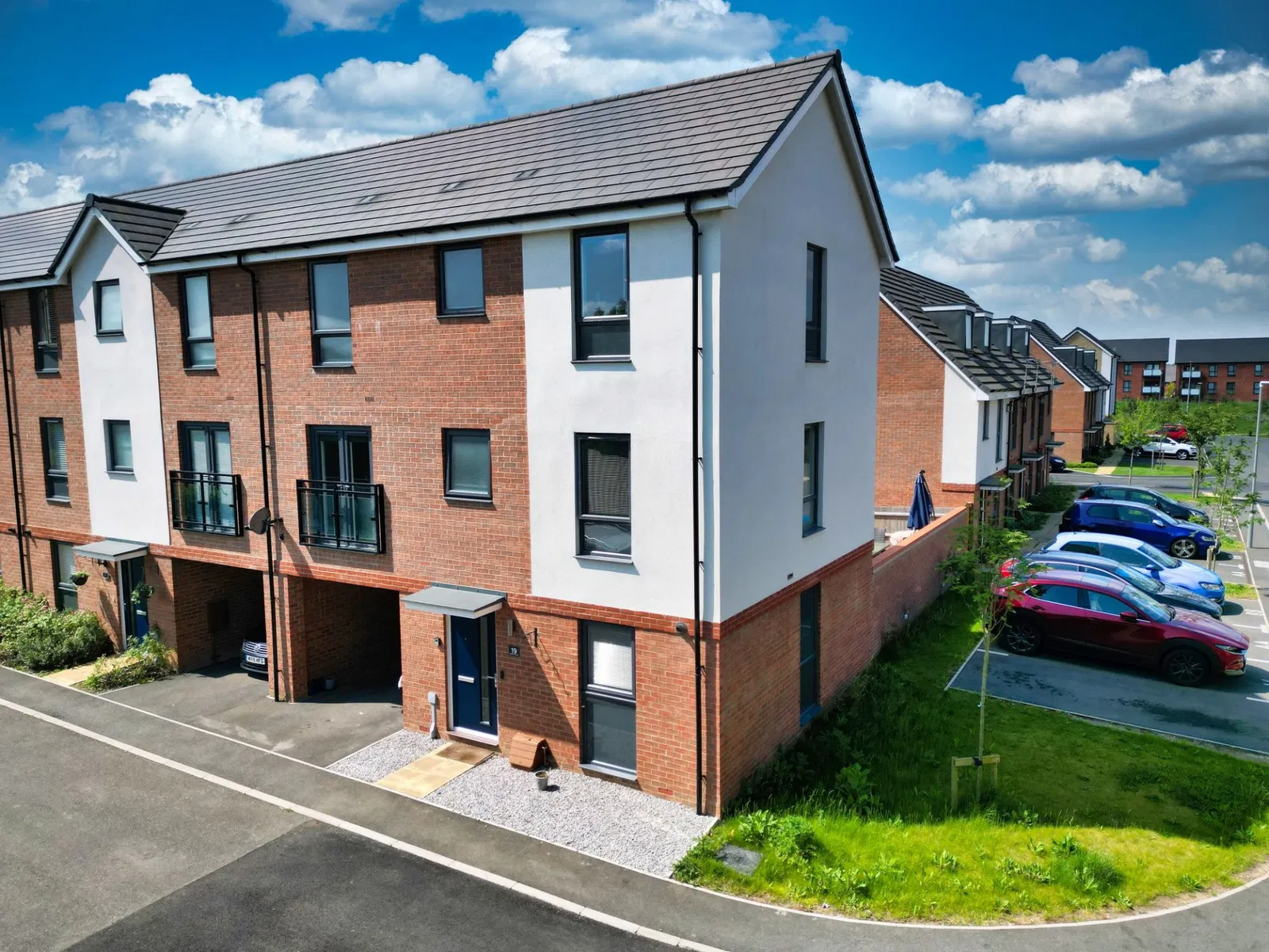 Brosse Crescent, Glebe Farm, MK17 - image 1