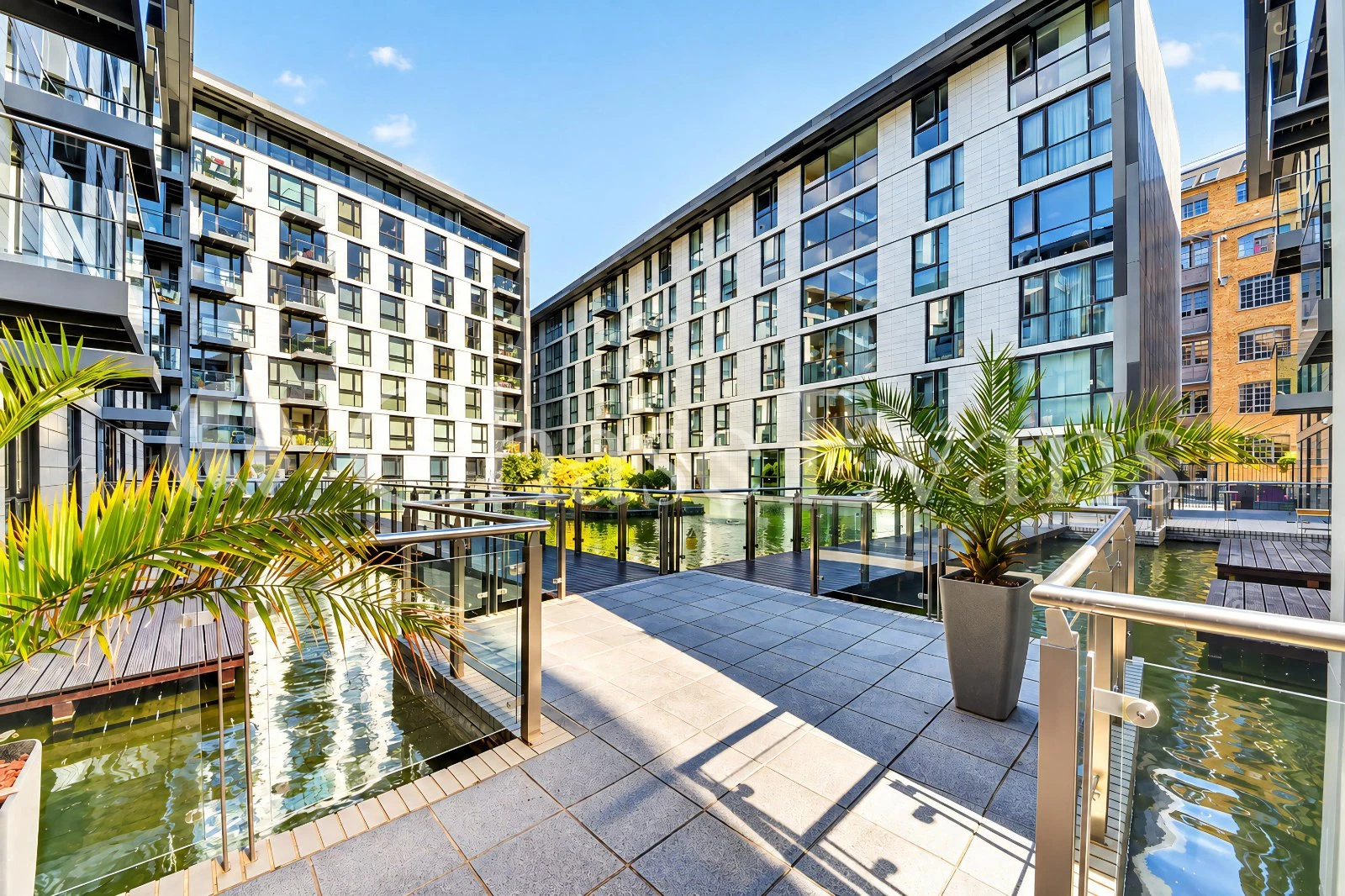 Times Square, City Quarter, Gowers Walk, Aldgate, London, E1 - image 10