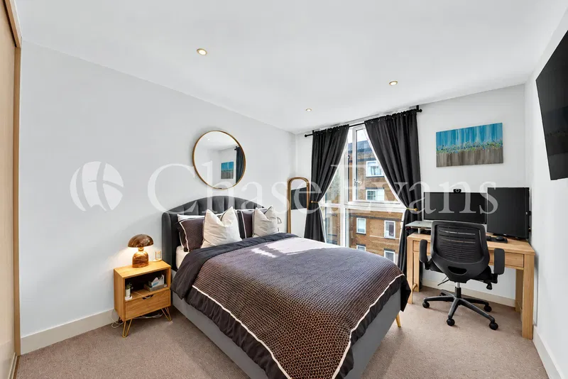 Times Square, City Quarter, Gowers Walk, Aldgate, London, E1 - image 3