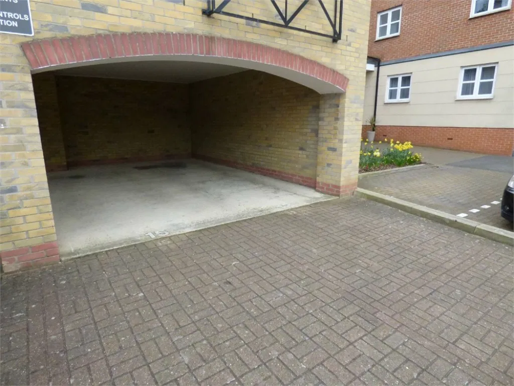 Viersen Platz, Peterborough - image 5