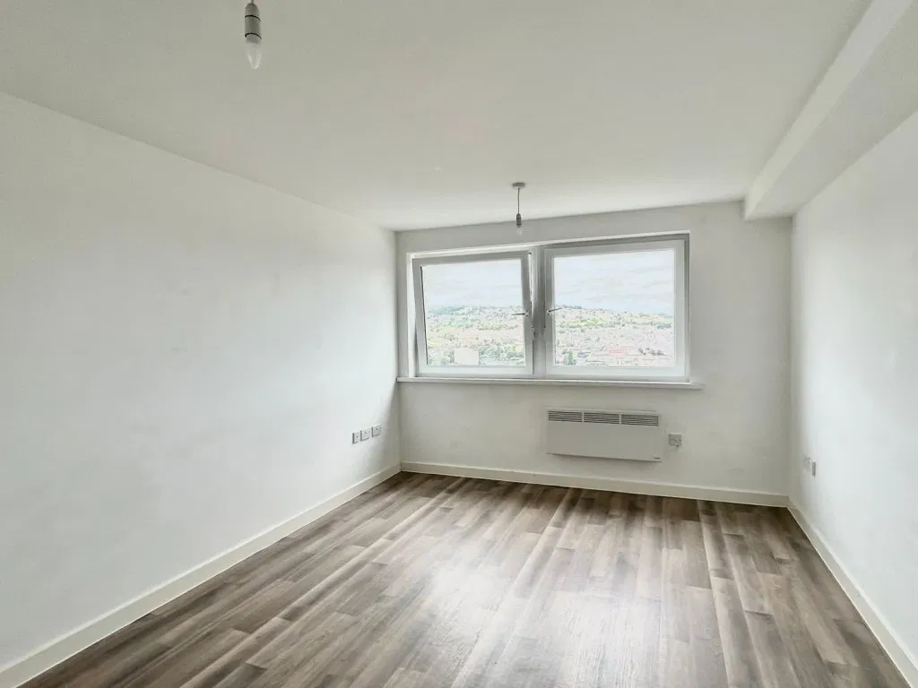 Parkwood Rise, Keighley, West Yorkshire - image 3