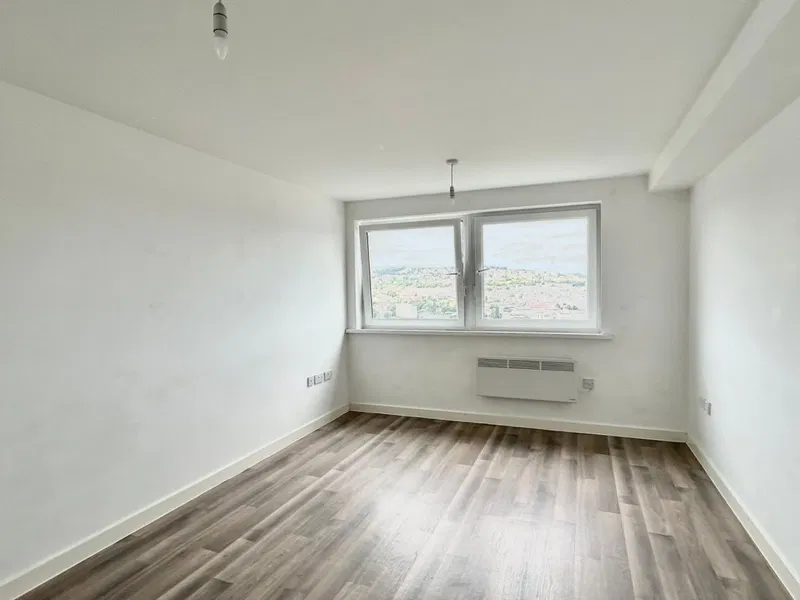 Parkwood Rise, Keighley, West Yorkshire - image 3