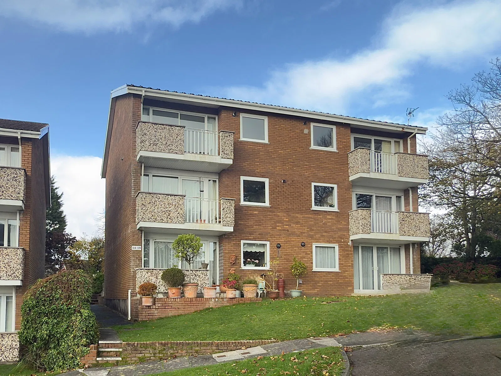 Lansdowne, Groves Avenue, Langland, Swansea, SA3 - image 1