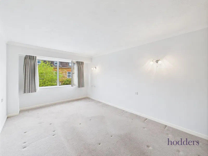 Springfield Meadows, Weybridge, Surrey, KT13 8BE - image 2