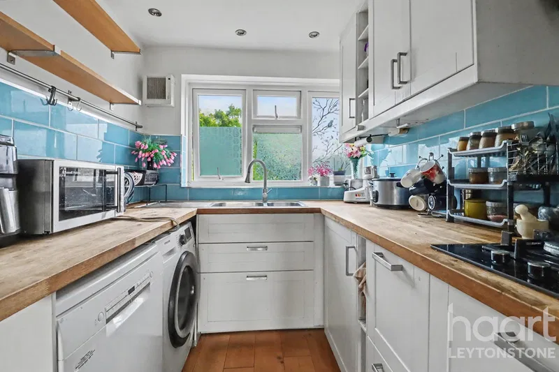 Acacia Road, Leytonstone, E11 - image 2