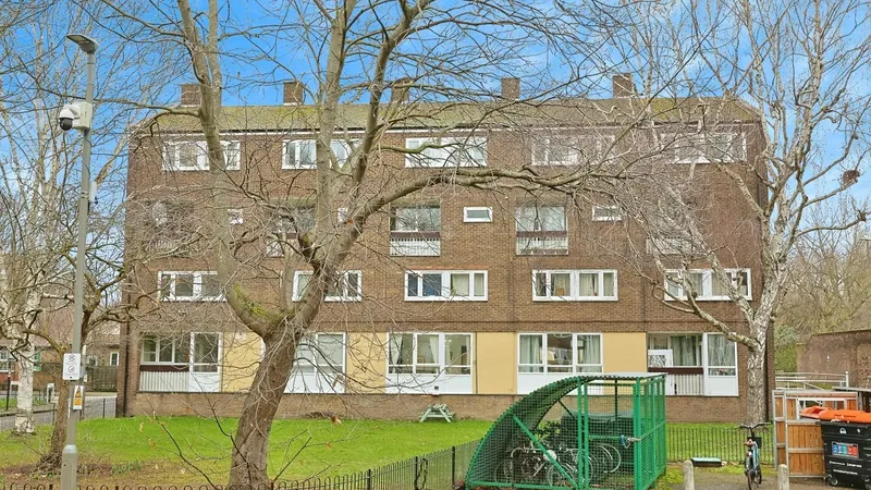 Batten Street, London, SW11 - image 3