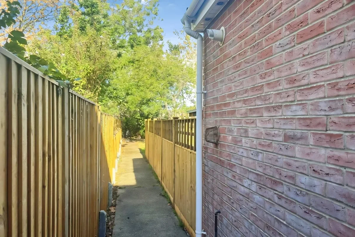 Suffolk Avenue, Southampton - image 13