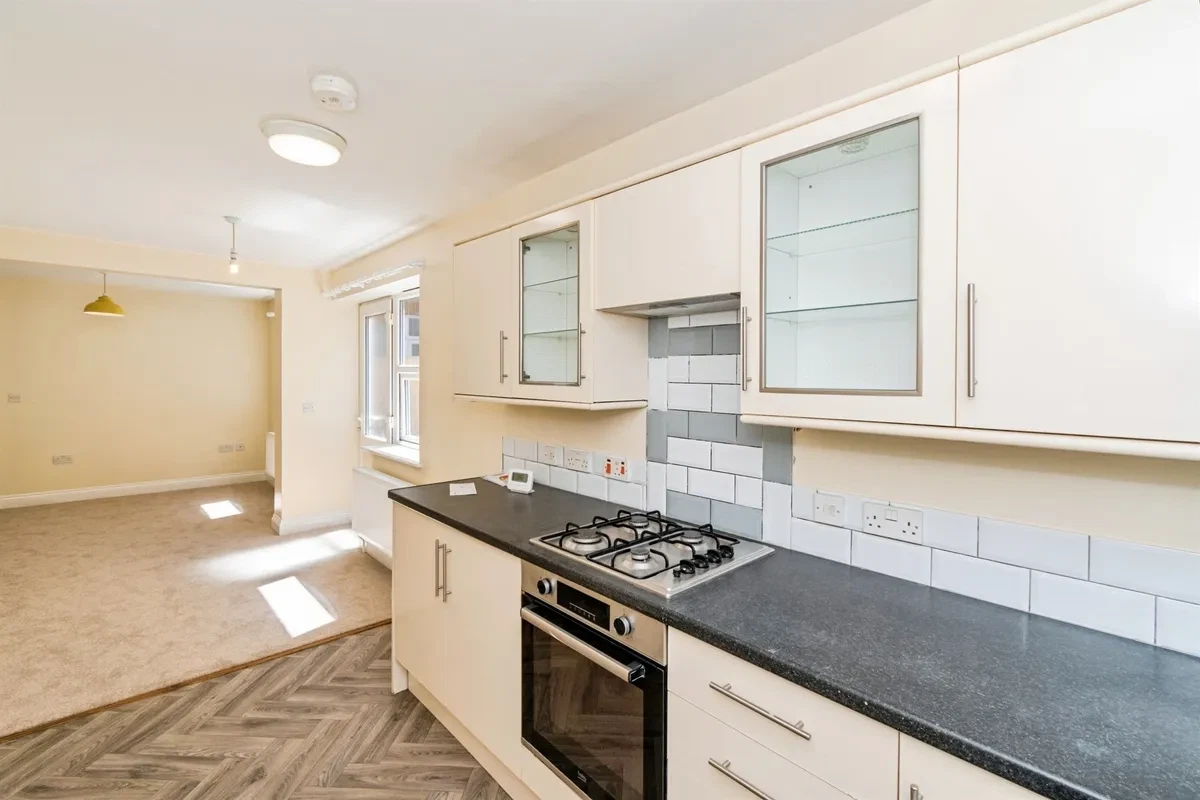 Suffolk Avenue, Southampton - image 5