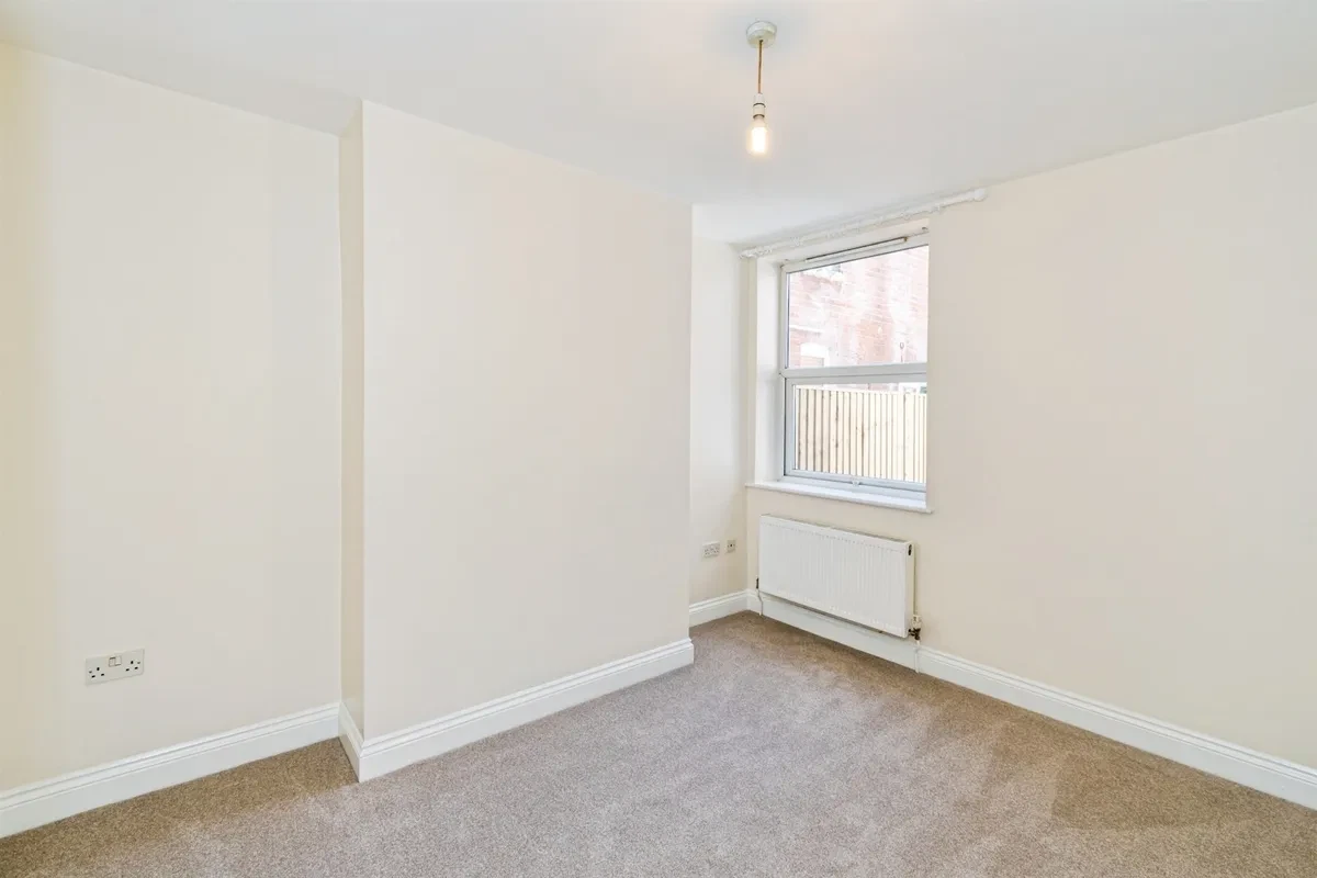 Suffolk Avenue, Southampton - image 9