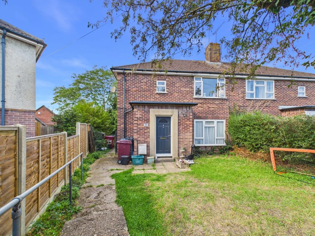 Beverley Road, Tilehurst, RG31 - image 1