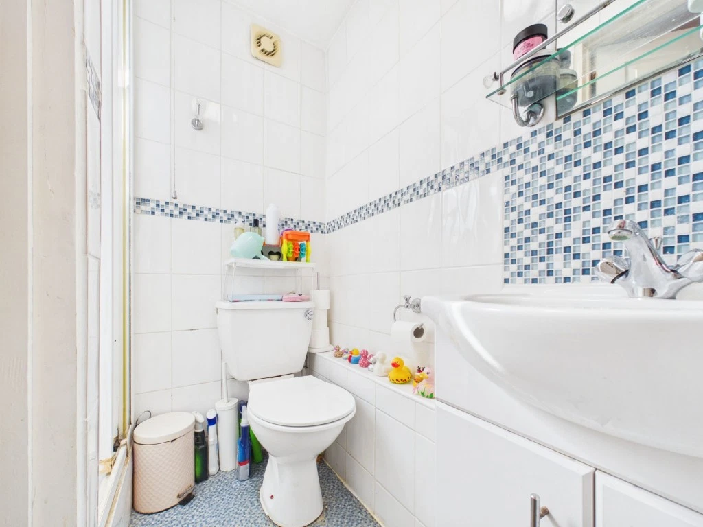 Beverley Road, Tilehurst, RG31 - image 6