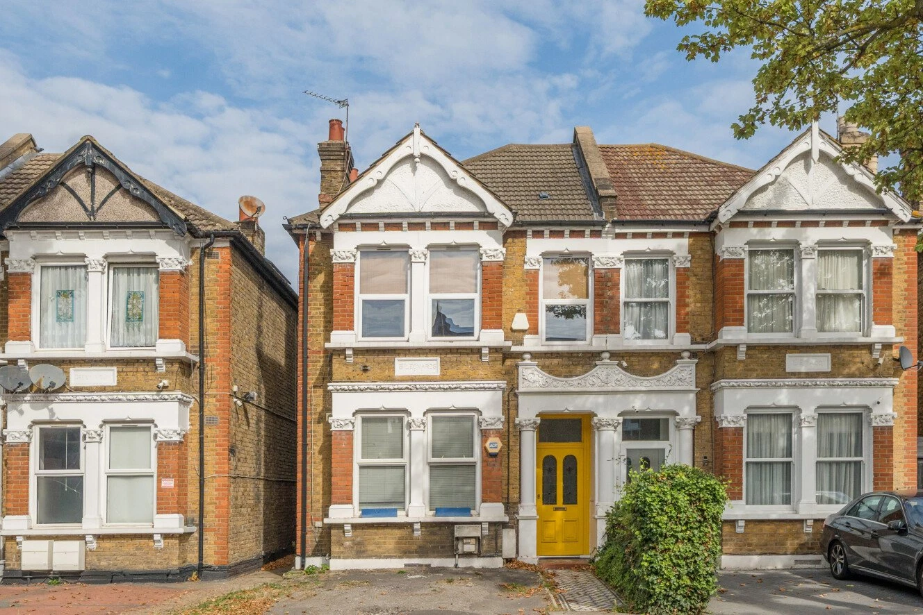 Brownhill Road, Catford, London, SE6 - image 1