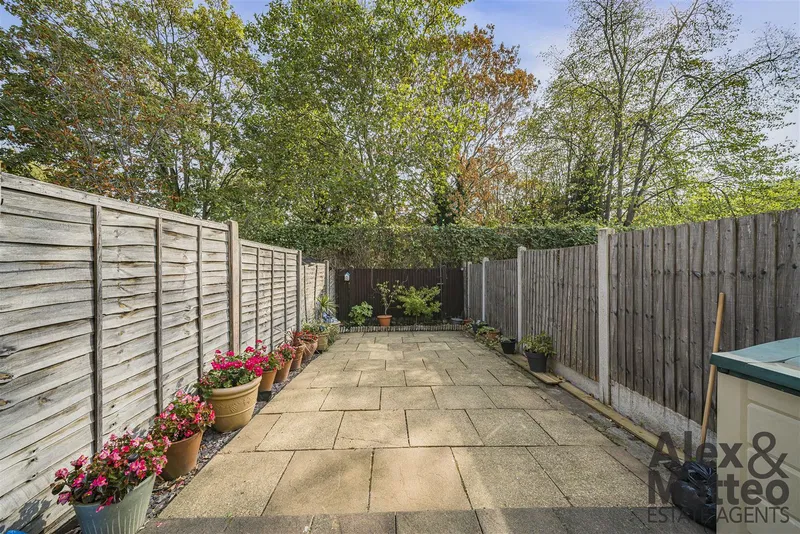 Ann Moss Way, Canada Water, SE16 - image 2