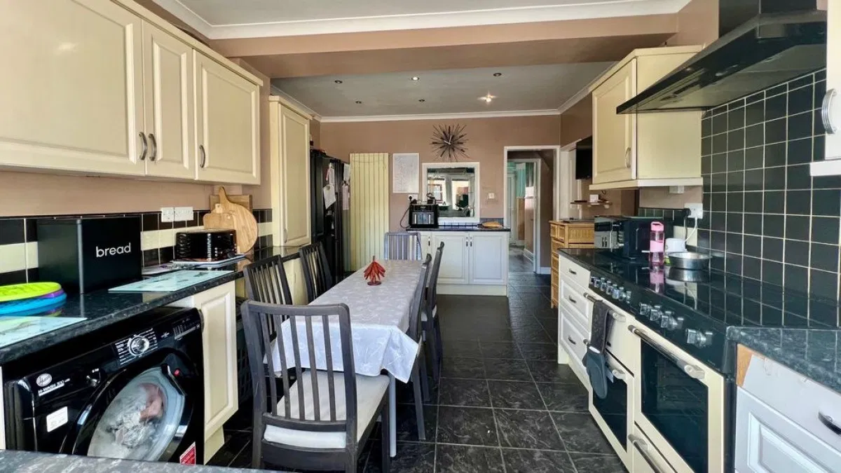 Holland Avenue, Scunthorpe - image 5