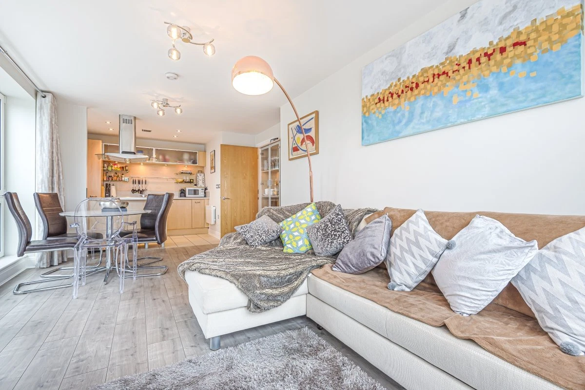 Lombard Road, Battersea, London, SW11 - image 10