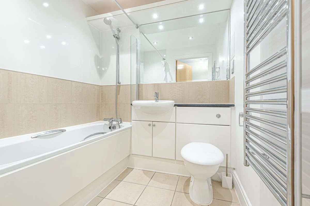 Lombard Road, Battersea, London, SW11 - image 11
