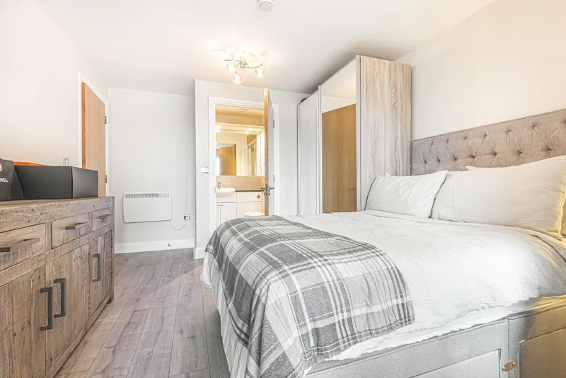 Lombard Road, Battersea, London, SW11 - image 3