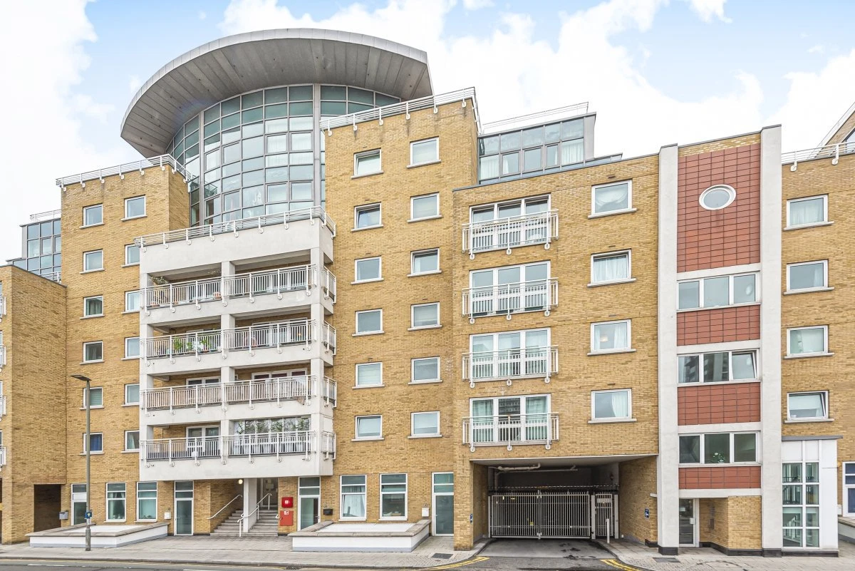 Lombard Road, Battersea, London, SW11 - image 5