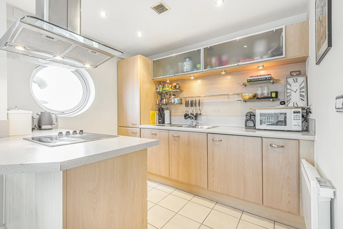 Lombard Road, Battersea, London, SW11 - image 6