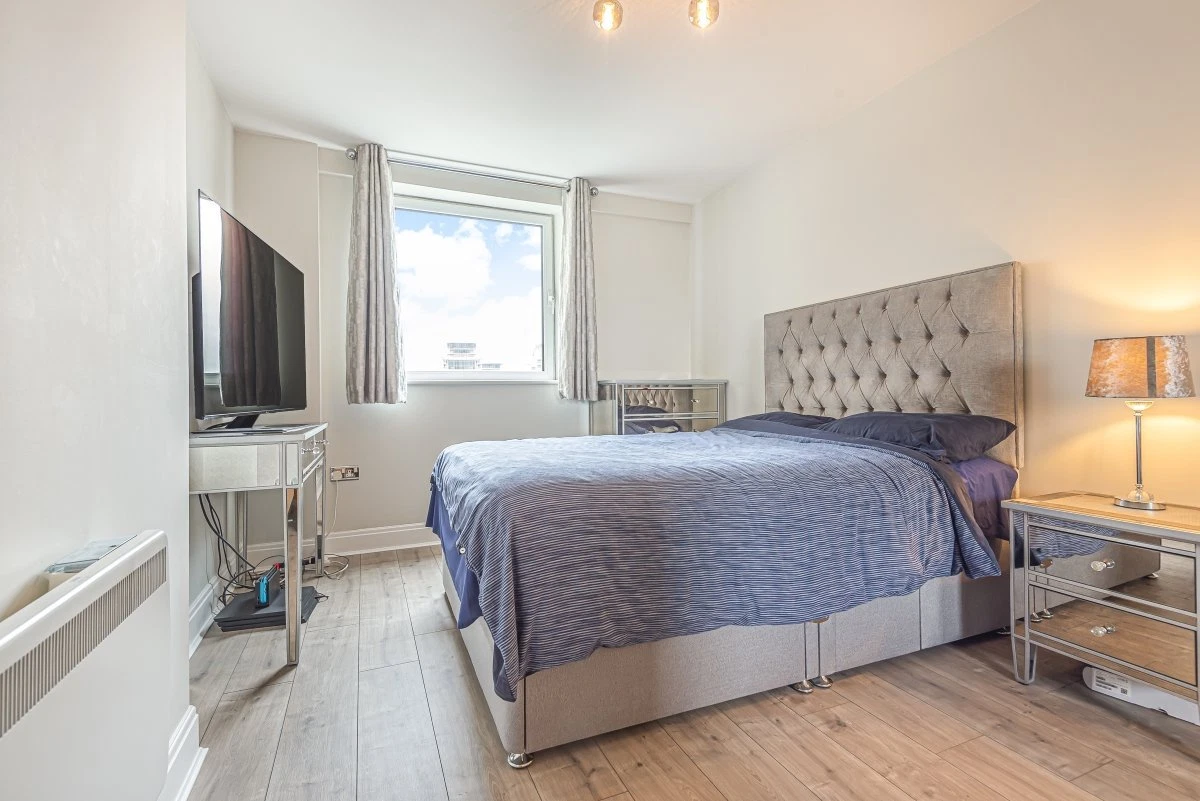 Lombard Road, Battersea, London, SW11 - image 7